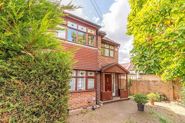 3 Bedroom Semi-Detached House For Sale In Dunheved Close, Croydon, Thornton Heath, CR7