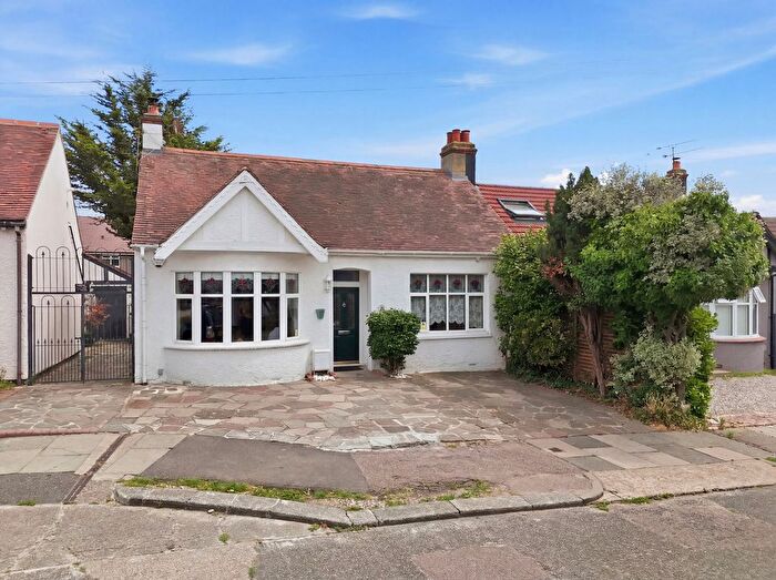 2 Bedroom Semi-Detached Bungalow For Sale In Highfield Grove, Westcliff-On-Sea, SS0