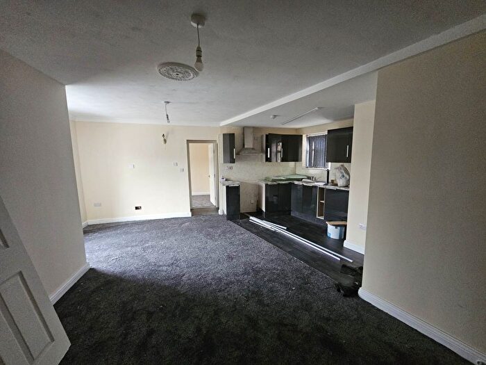 1 Bedroom Flat To Rent In Warren Street, Dewsbury, WF12