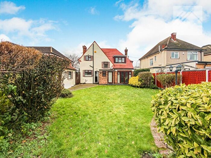 2 Bedroom Detached House To Rent In South Road, South Ockendon, RM15