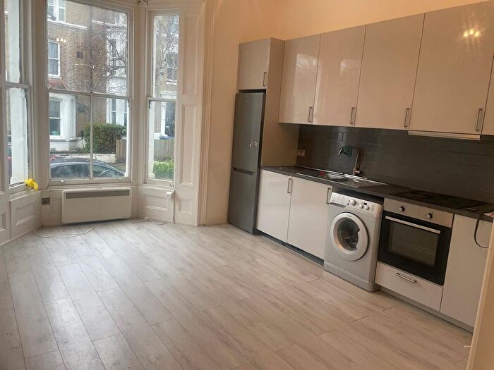 1 Bedroom Flat To Rent In Burlington Gardens, London, W3