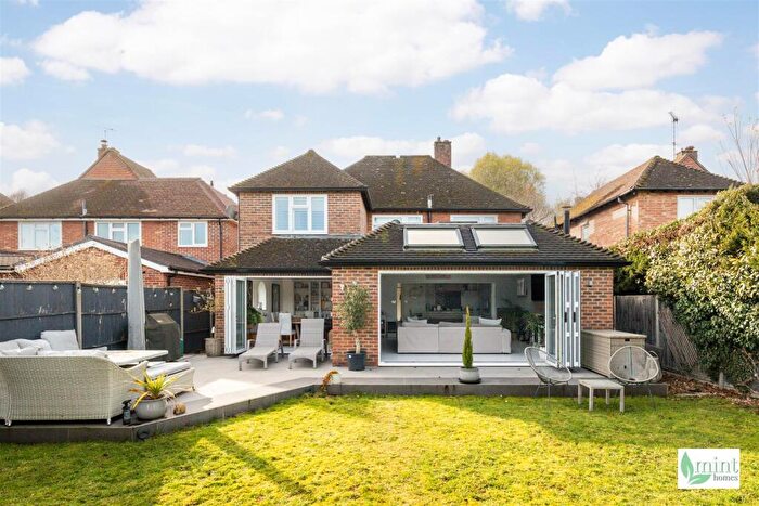 3 Bedroom Detached House For Sale In Weston Way, Woking, GU22