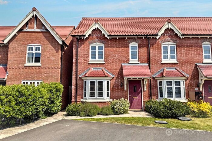 3 Bedroom End Terrace House For Sale In Sunburst Drive, Manor Fields, Nuneaton, CV11