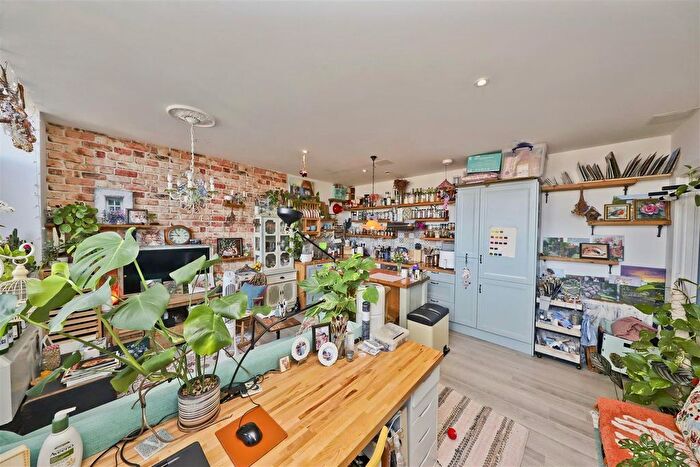 1 Bedroom Flat For Sale In - Talbot Skyline, Imperial Drive, Harrow, HA2