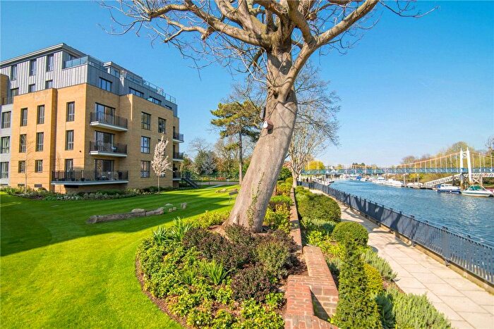 3 Bedroom Flat To Rent In Haymarket House, Teddington, TW11