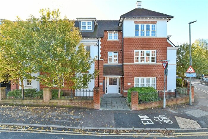 1 Bedroom Flat For Sale In Croydon Road, Reigate, Surrey, RH2