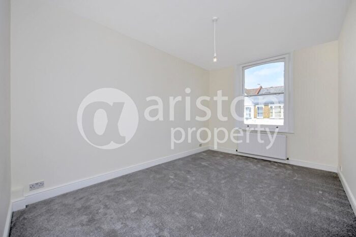 3 Bedroom Flat To Rent In Turnpike Lane, Harringay, N8