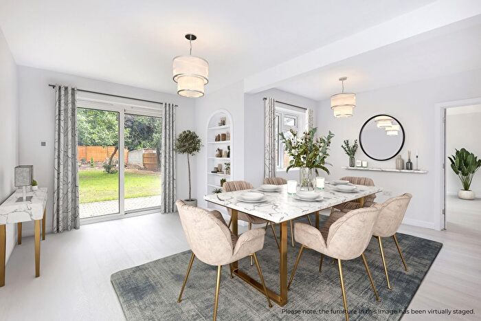 5 Bedroom Detached House To Rent In Burnside Close, Twickenham, TW1