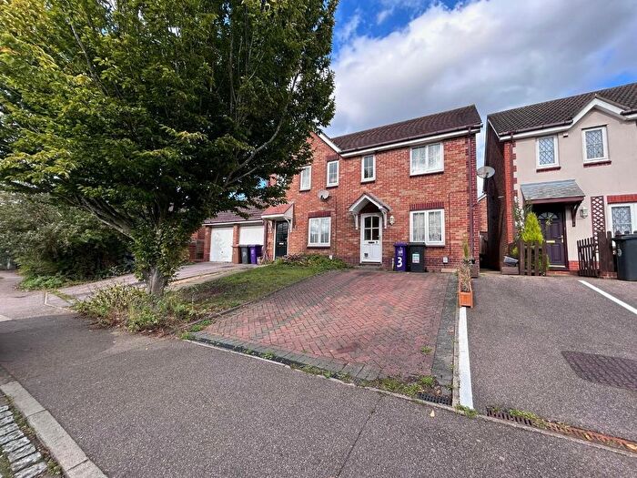 3 Bedroom Semi-Detached House To Rent In Fairfield Way, Stevenage, SG1