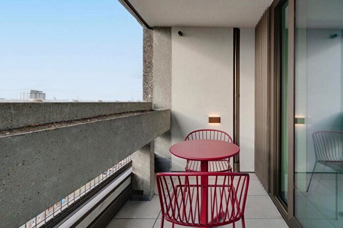 2 Bedroom Apartment To Rent In St Leonards Road Poplar, E14