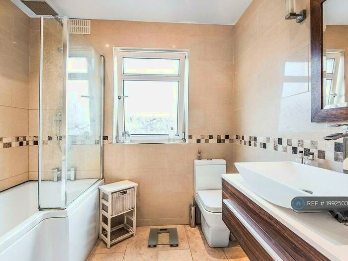 1 Bedroom Flat To Rent In Pemdevon Road, Croydon, CR0