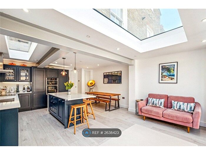 3 Bedroom Flat To Rent In Bramfield Road, London, SW11