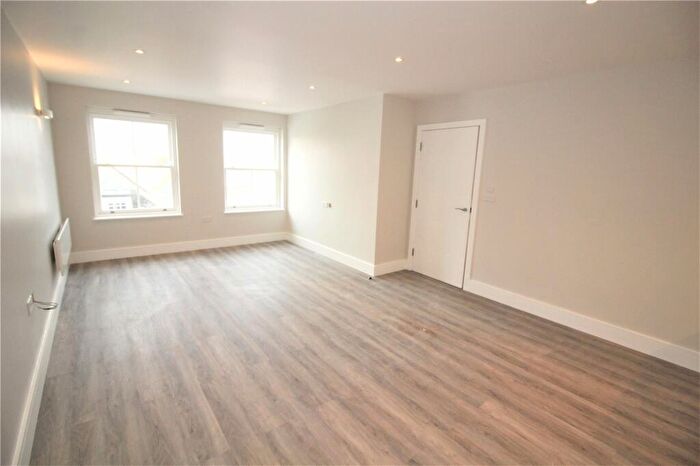 2 Bedroom Flat To Rent In High Street, Gravesend, DA11