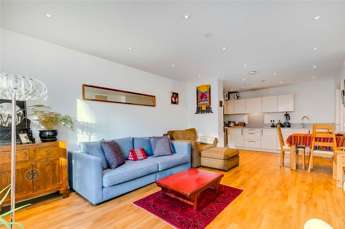 2 Bedroom Flat To Rent In Queensland Road, Holloway, N7