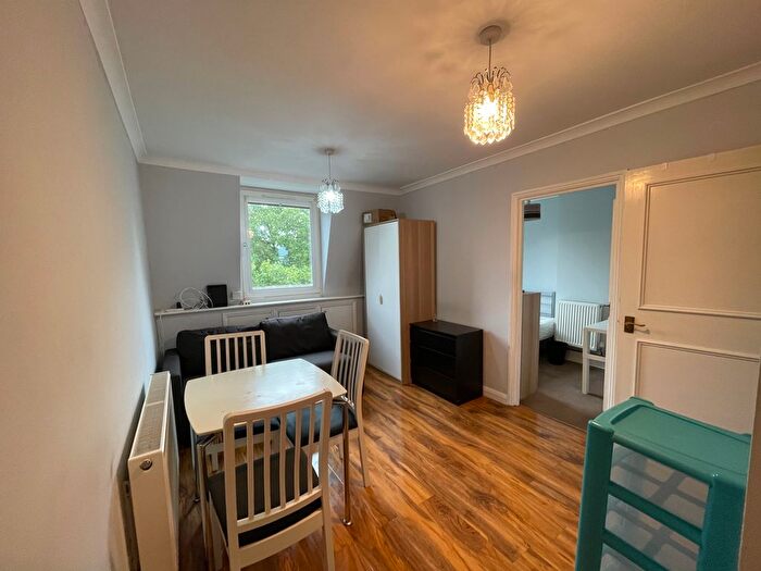 2 Bedroom Flat To Rent In Old Brompton Road, Earls Court, London, SW5