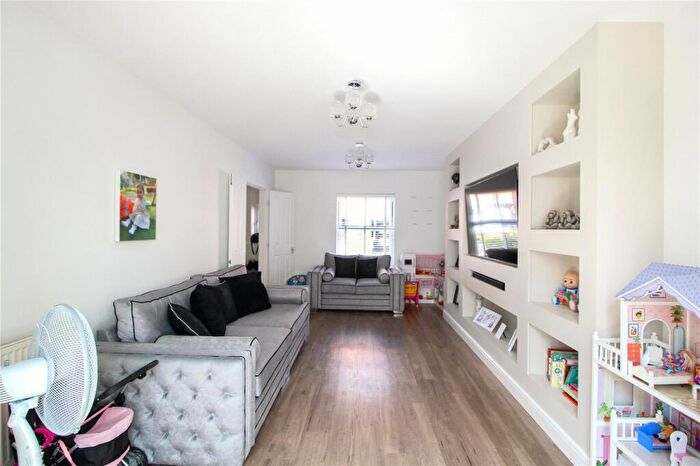 5 Bedroom Detached House For Sale In Temple Way, Rayleigh, Essex, SS6