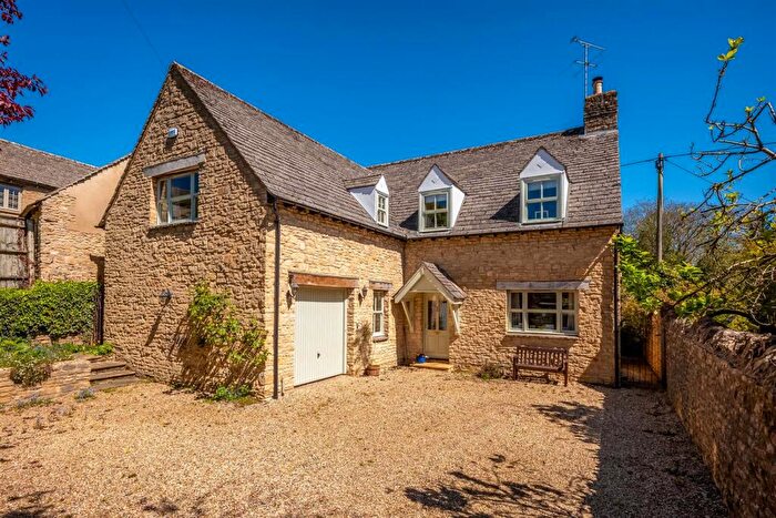 4 Bedroom Detached House For Sale In Well Hill, Finstock, OX7