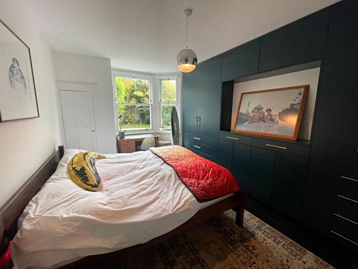 2 Bedroom Flat To Rent In Bathurst Gardens, Kensal Green, London, NW10