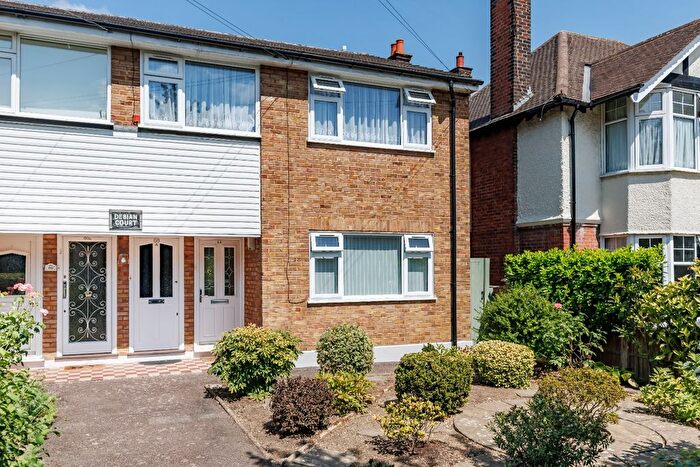 2 Bedroom Flat For Sale In Connaught Avenue, North Chingford, E4