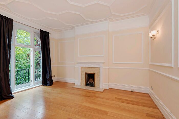 3 Bedroom Flat To Rent In Carlton Mansions, Randolph Avenue, Maida Vale, London, W9