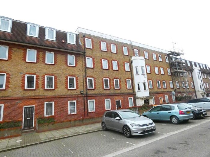 2 Bedroom Flat To Rent In Germander Way, London, E15