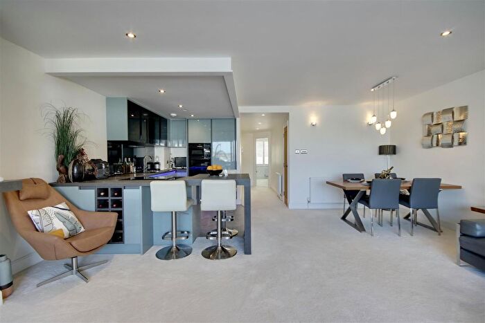 3 Bedroom Flat For Sale In Port Way, Port Solent, Portsmouth, PO6