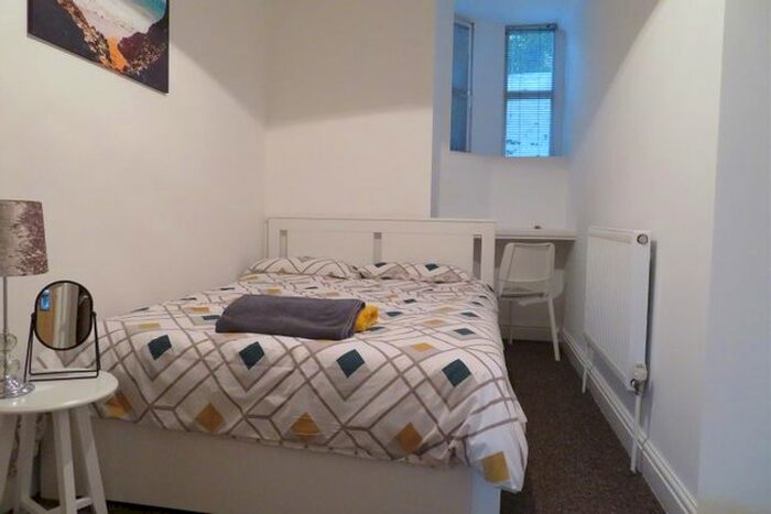 3 Bedroom Flat To Rent In St. Davids Road, Southsea, PO5