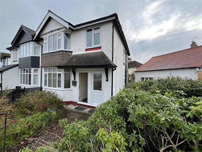 1 Bedroom Flat For Sale In Rhyd Drive, Rhos On Sea, Colwyn Bay, LL28