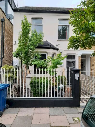 Studio To Rent In Elthorne Avenue, Hanwell, London, W7