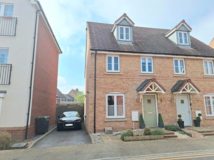 3 Bedroom Semi-Detached House For Sale In Maunder Avenue, Biggleswade, SG18