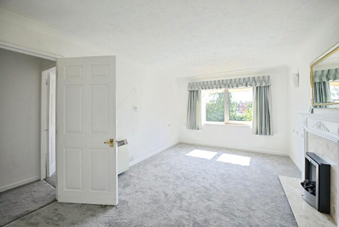 1 Bedroom Apartment For Sale In Goldsmere Court, Hornchurch, RM11