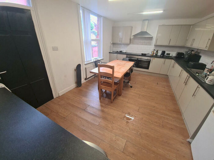 8 Bedroom House To Rent In Bainbrigge Road, Leeds, LS6