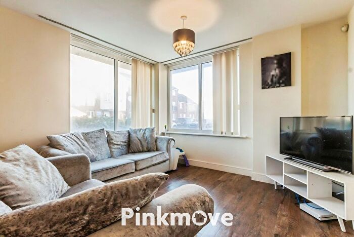 2 Bedroom Flat For Sale In Ariel Close, Newport, NP20