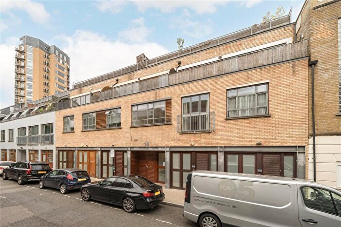 2 Bedroom Flat To Rent In Ellingfort Road, Hackney, London, E8