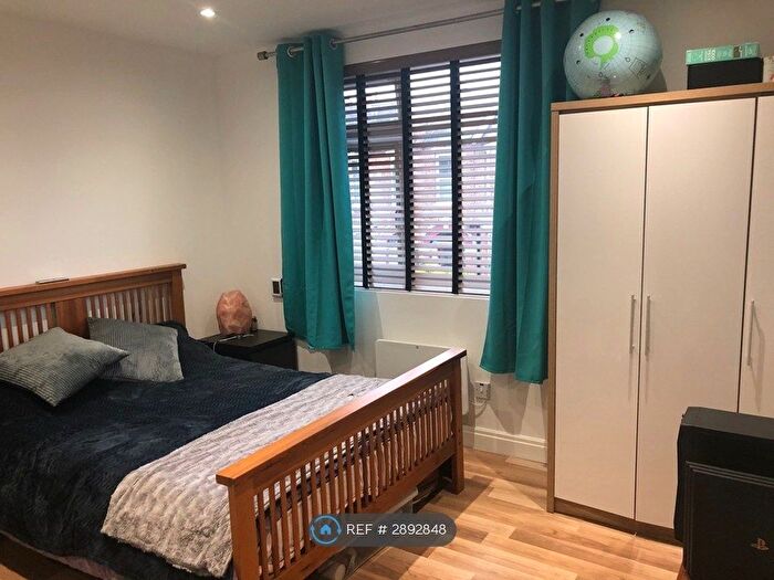 Studio To Rent In Ravenshurst Avenue, London, NW4