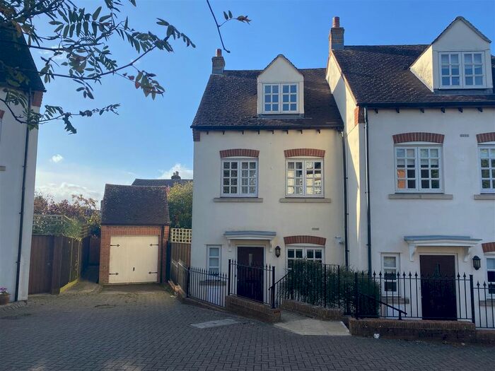 3 Bedroom Town House To Rent In Freemans Orchard, Newent GL18