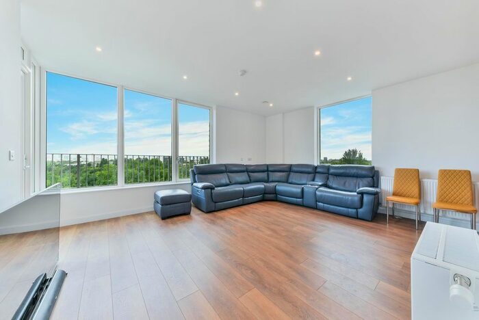 3 Bedroom Flat To Rent In Mahindra Way, Beckton Parkside, London, E6