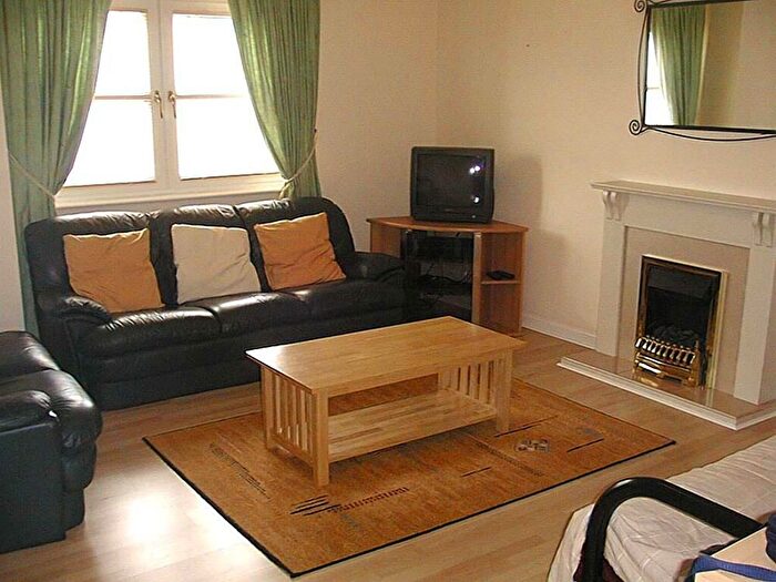 2 Bedroom Flat To Rent In Charles Street, Aberdeen, AB25