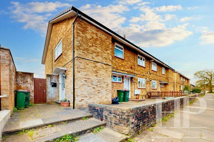 2 Bedroom Maisonette To Rent In Nuthurst Close, Crawley, RH11