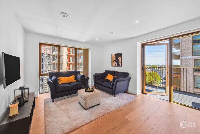 2 Bedroom Flat To Rent In Capital Interchange Way, Brentford, TW8