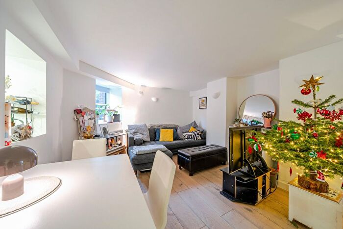 2 Bedroom Property To Rent In Fairhazel Gardens, London, NW6