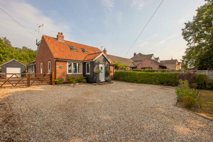 3 Bedroom Chalet For Sale In Elmham Road, Beetley, NR20