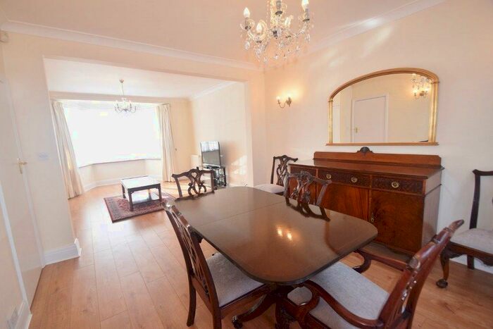 5 Bedroom House To Rent In Greyhound Hill, Hendon, NW4
