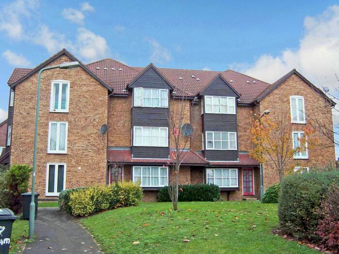 Studio To Rent In Snowdon Drive, London, Greater London NW9