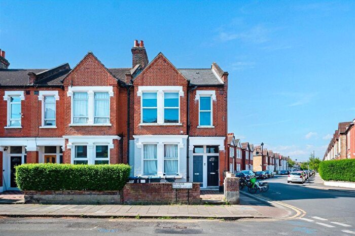 2 Bedroom Maisonette For Sale In Briscoe Road, Colliers Wood, SW19