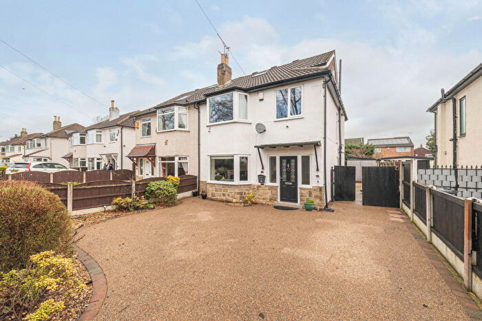 3 Bedroom Semi Detached House For Sale In Ringwood Crescent, Leeds, LS14