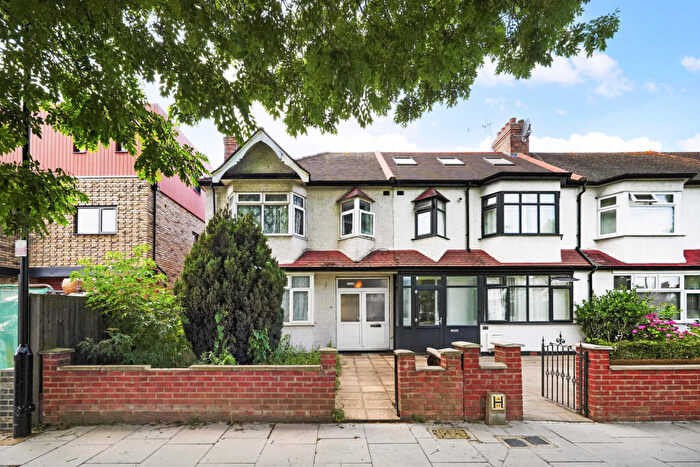 3 Bedroom House For Sale In Downhills Way, London, N17