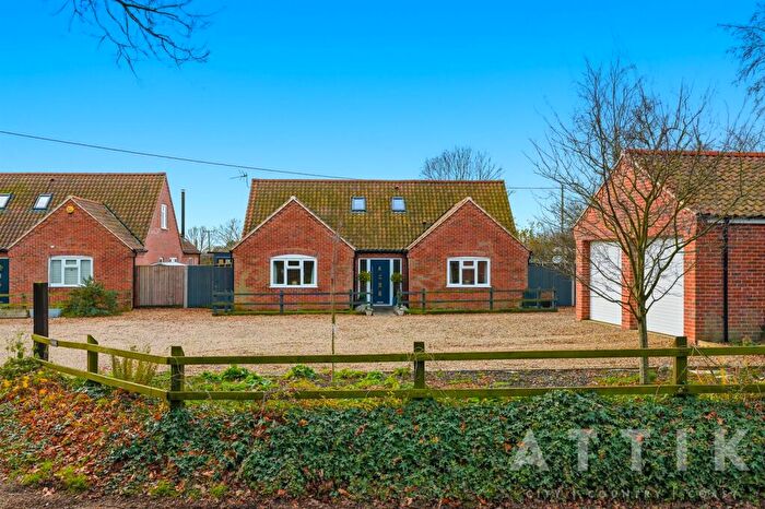 5 Bedroom Chalet For Sale In Hargham Road, Shropham, Attleborough, NR17