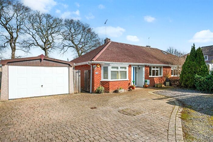 3 Bedroom Semi Detached House For Sale In Anmore Road, Denmead, PO7