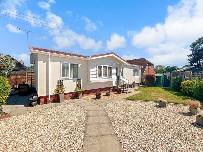 2 Bedroom Park Home For Sale In Broadway Park, The Causeway, Petersfield, Hampshire, GU31